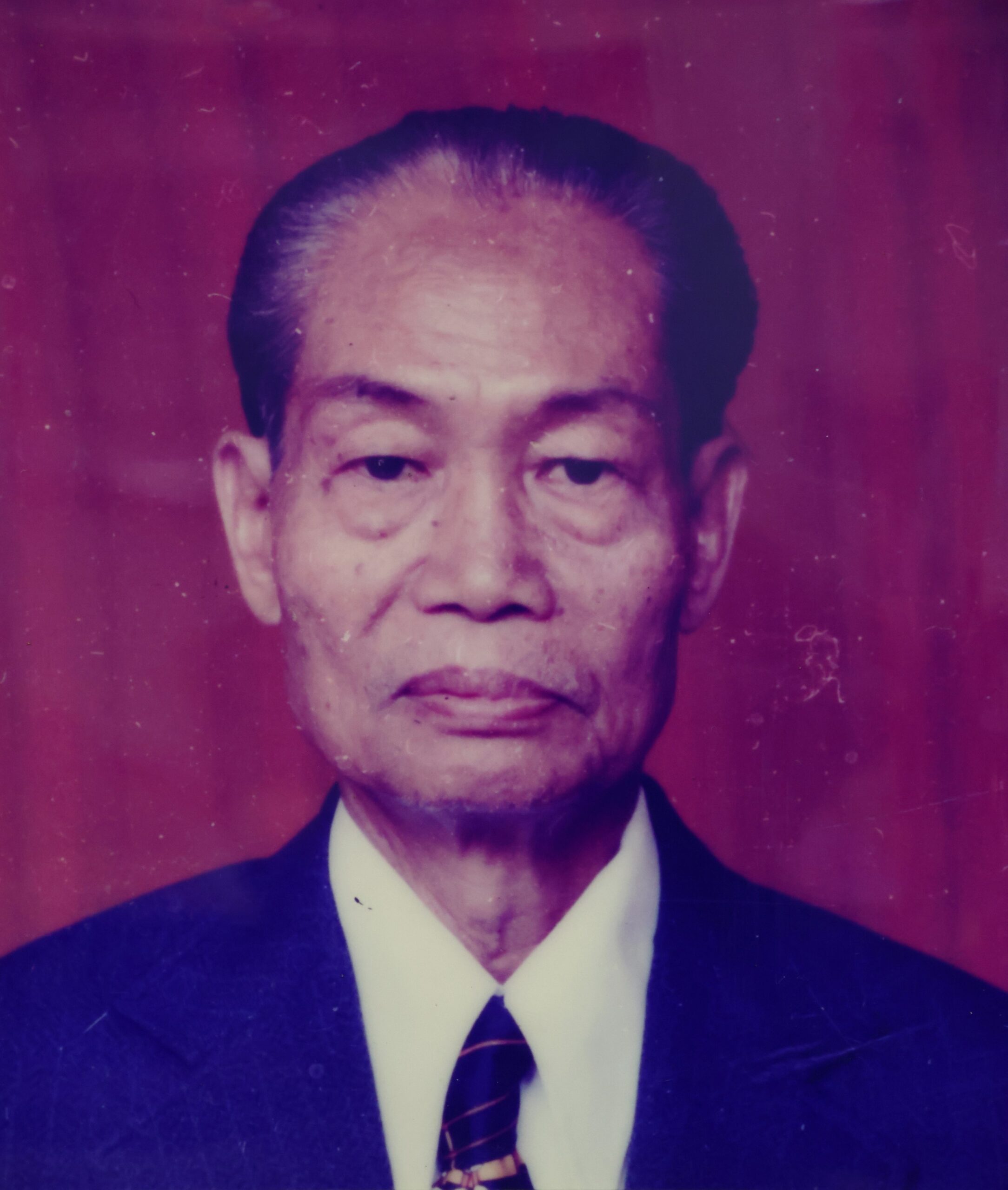 文贵 (已故)